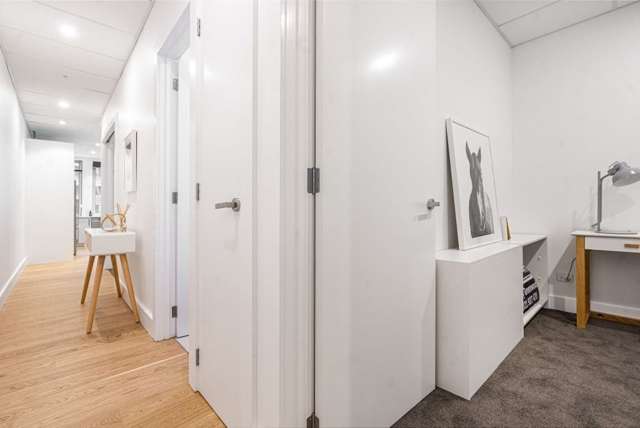 Modern 2 bdr CBD apartment and fully furnished!