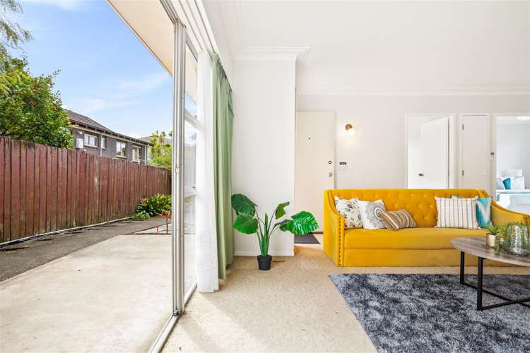 2/8 Pamela Place New Lynn_5