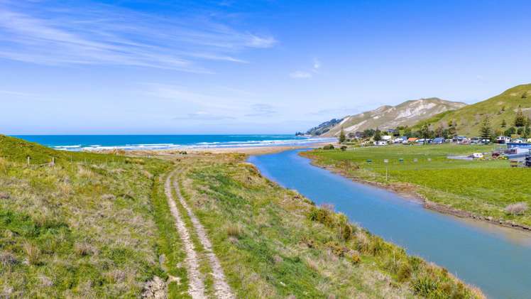 50 Punawaitai Road Pourerere Beach_10