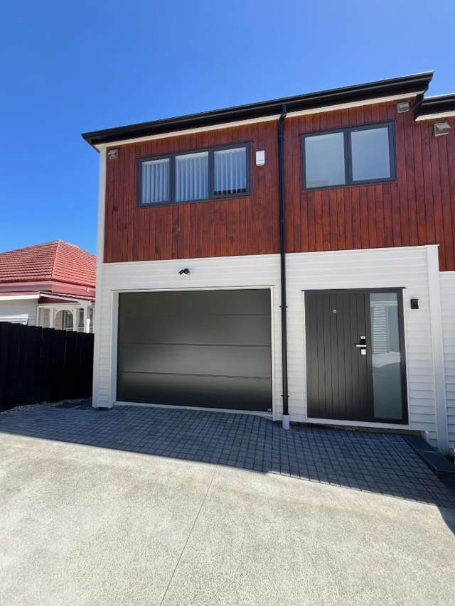 For Rent â Luxury Townhouse with Sea Views Mt Albert