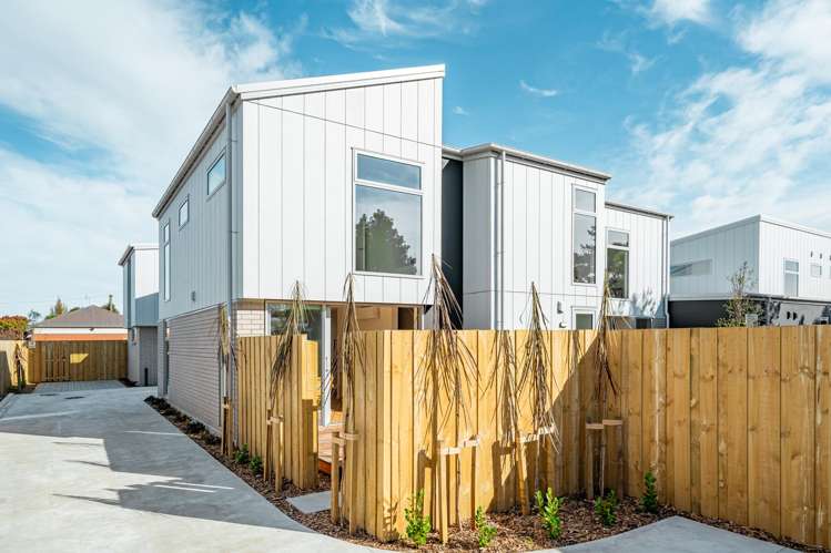 2/243 Lyttelton Street_0