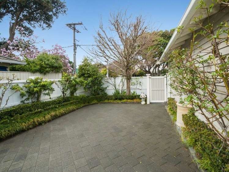 39 Penrose Street Woburn_17