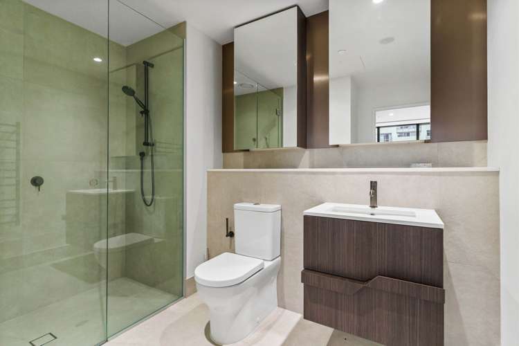 2103/10 Commerce Street City Centre_7