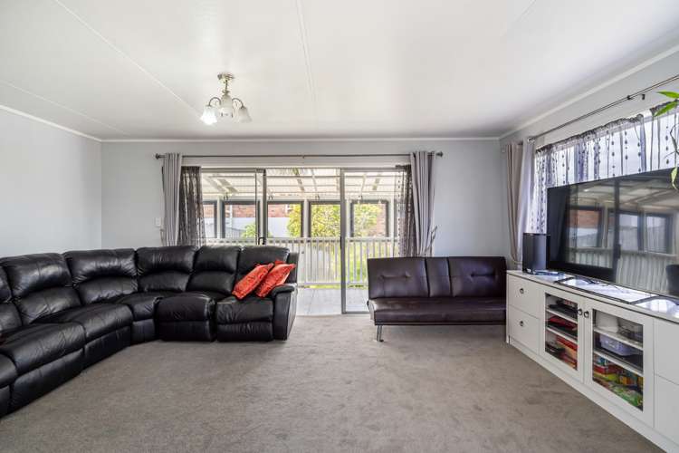 52 Ayton Drive Totara Vale_12