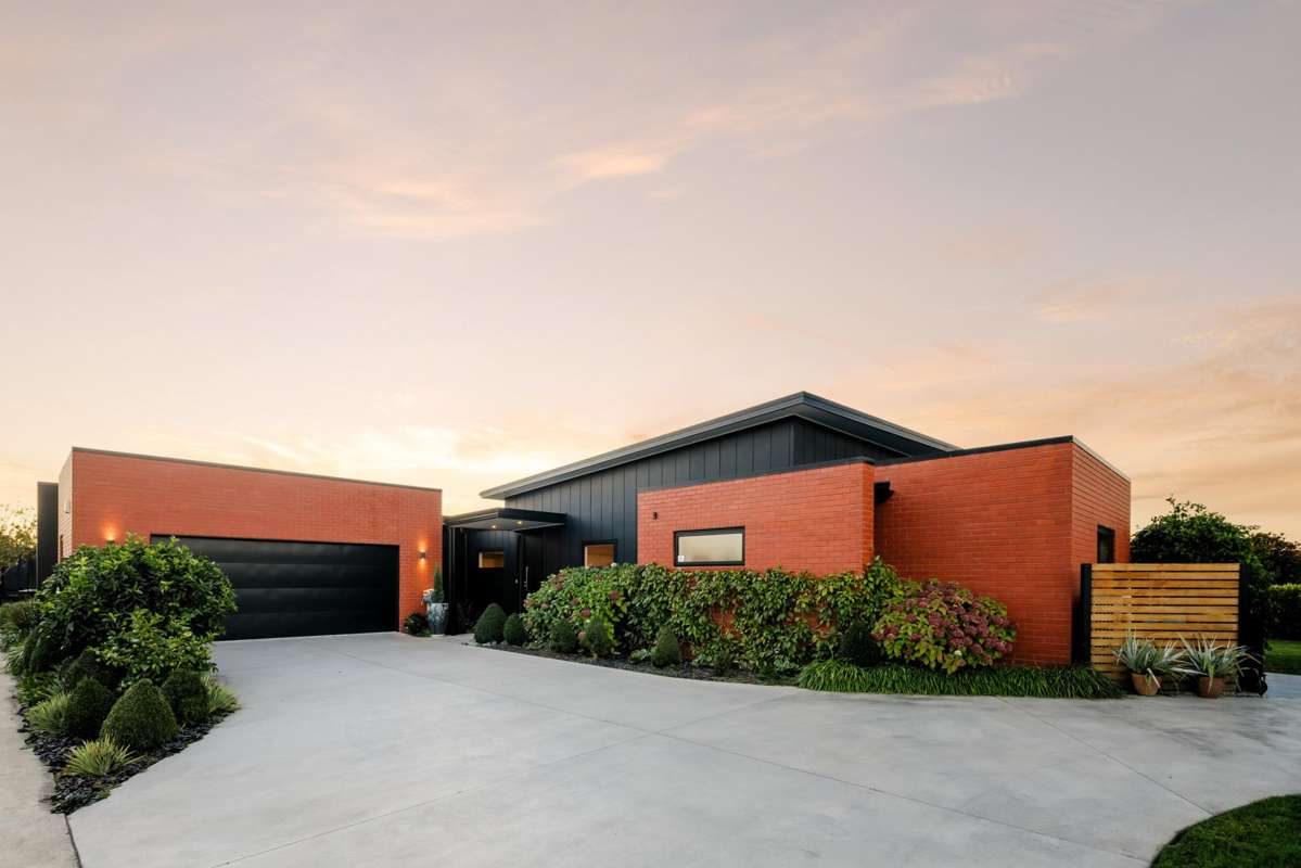 2A Baxter Michael Crescent_0