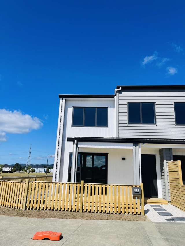 Corner New Five Bedroom - Walk to Schools