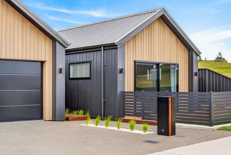 7 Annie Aranui Drive, Mission Hills_0