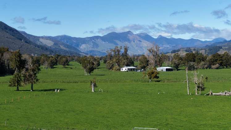 84 Loop Road East Takaka_1