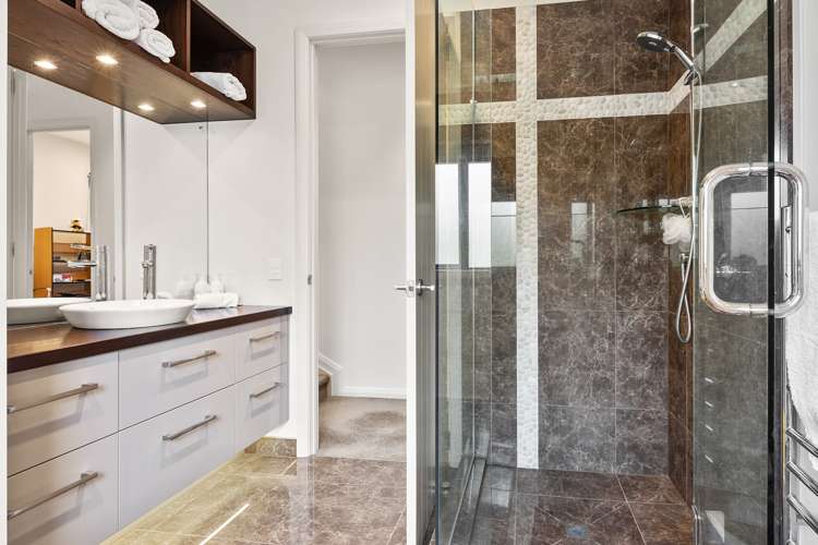 6 Kenley Heights Flat Bush_14