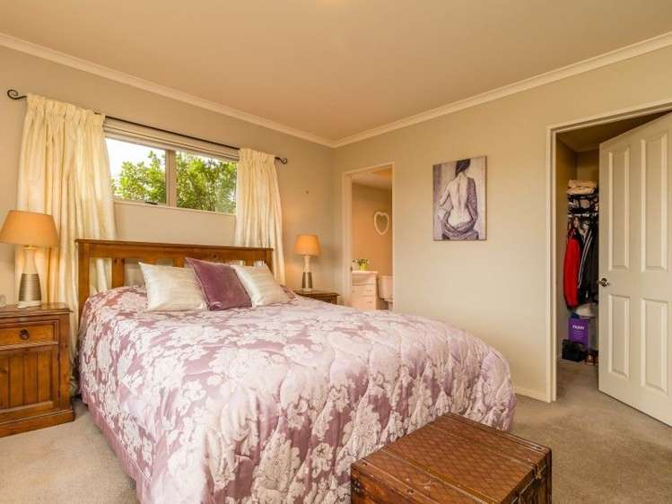 27 Delta Mews Place Clive_16