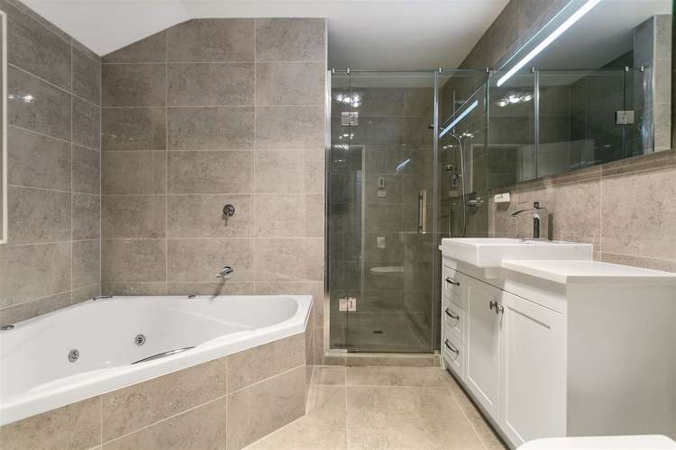 64 English Oak Drive Schnapper Rock_15