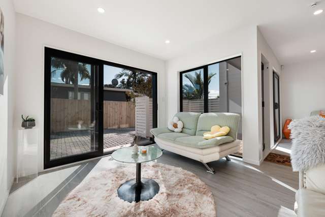Bright & Modern 3-Beds Townhouse - Brand New!