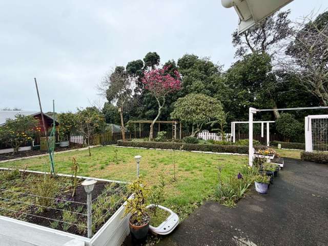161 Parklands Avenue 10825_2