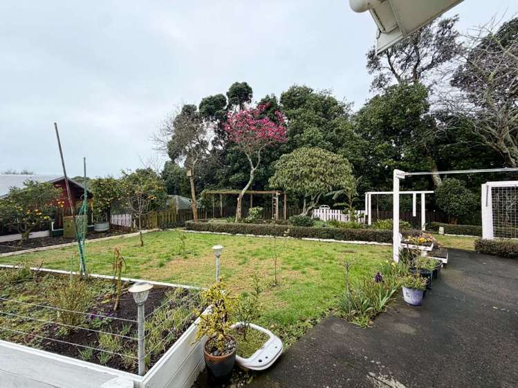 161 Parklands Avenue 10825_2