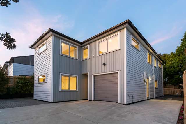 STANDOUT STANDALONE - SPACE, SUN & SERENITY