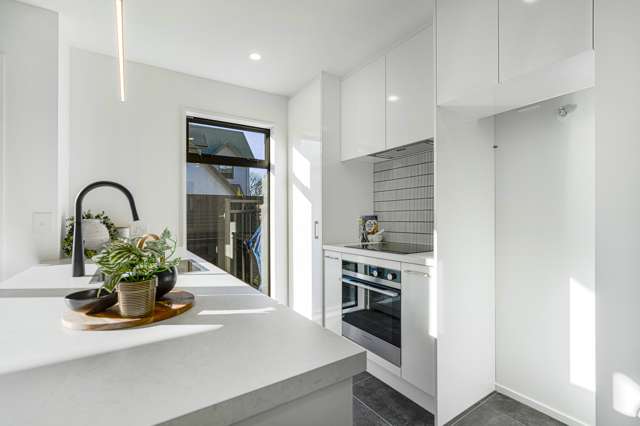 2/10 Brockworth Place Riccarton_2