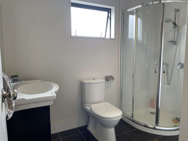 19 Riverglade Parkway Te Atatu South_11