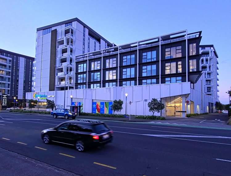 220/223A Green Lane West Epsom_18