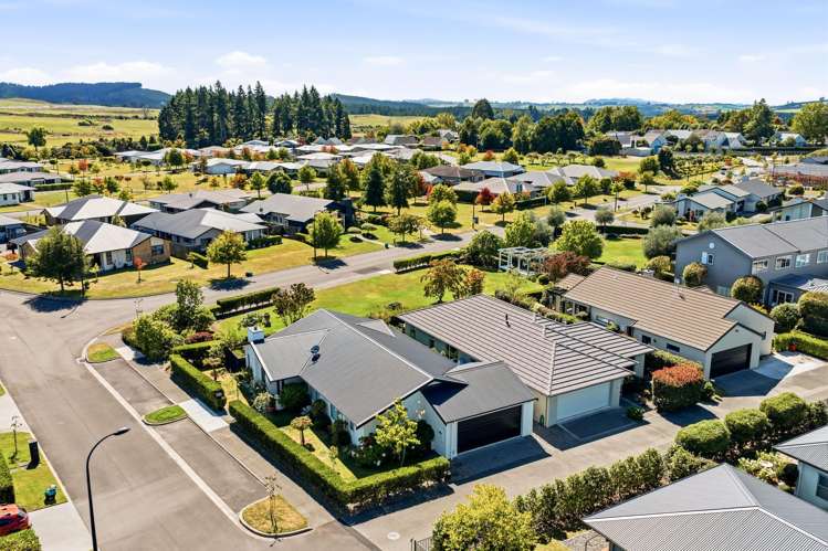 55 Chateau Crescent Rangatira Park_22