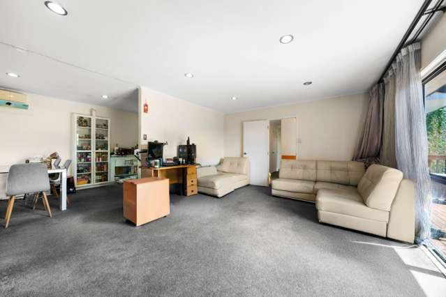 6 Theban Place Totara Vale_4