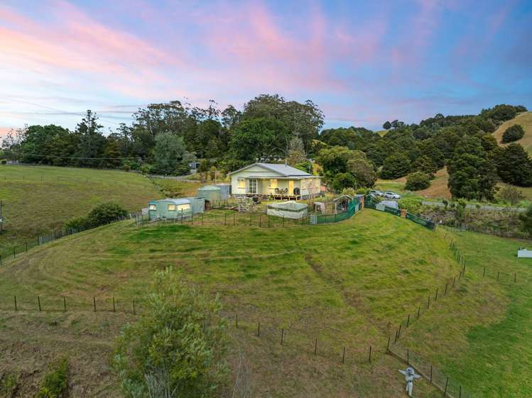 456 Paradise Road_0
