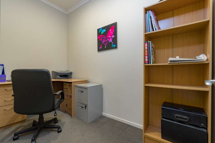 4 Silver Pine Avenue Woodridge_16