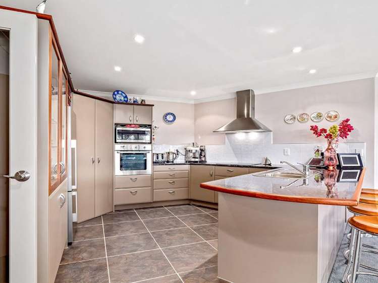 117 Basley Road Owhata_7