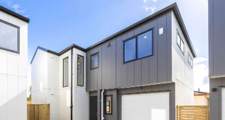 2/11 Malvina Place_0