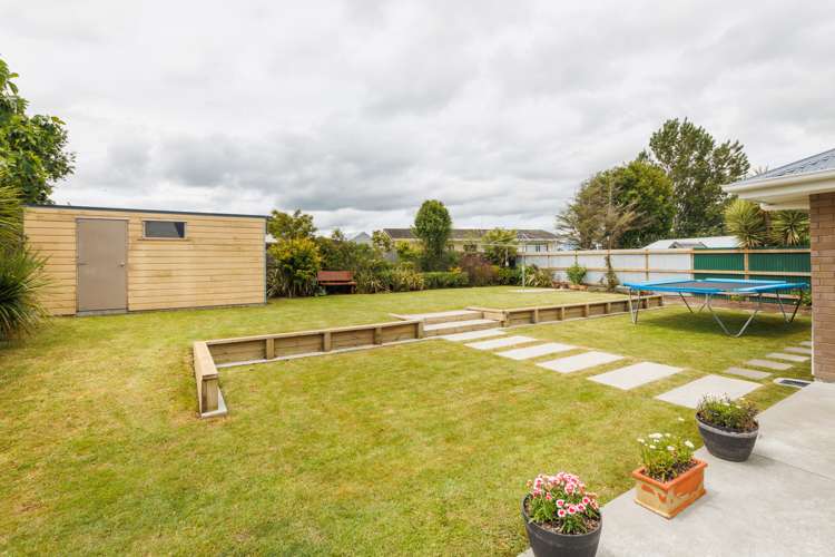 8 Roots Street West Feilding_18