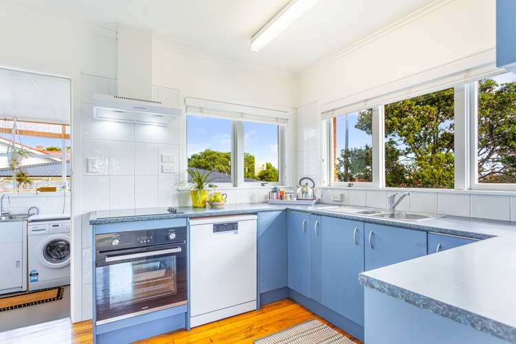 1/96a Victoria Road Devonport_10