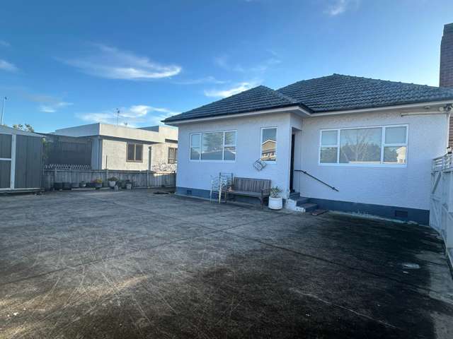 Well-Maintained 2–3 Bedroom Home with Great Pa...