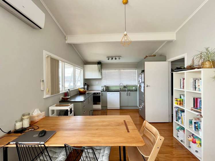 8 Pooks Road Ranui_5