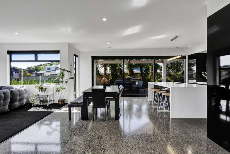 6 Pebble Beach Court Waiwhakaiho_12