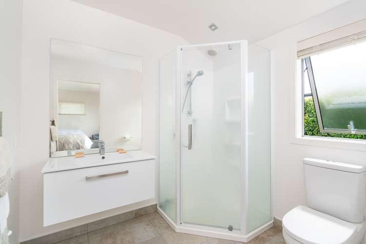 4 Noumea Drive Rangatira Park_17