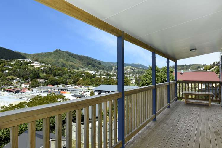 22 Saint Lawrence Street Toi Toi_2