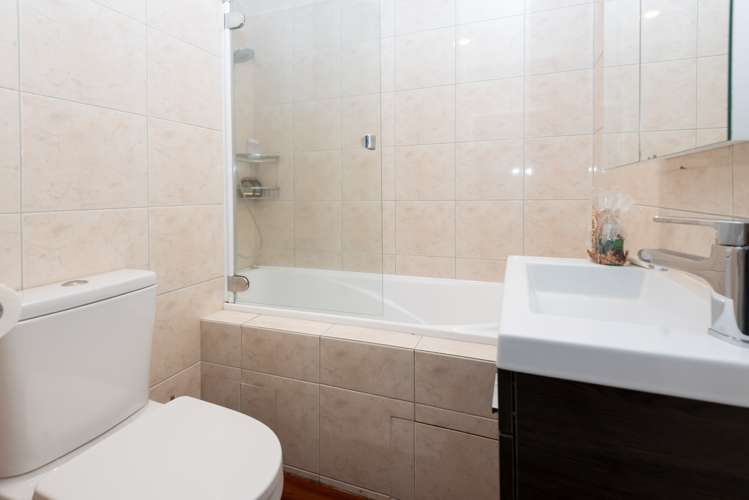 2/5 Cook Street Howick_13