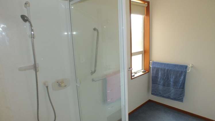 82 Pages Road Allenton_10