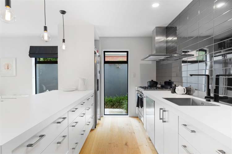 1/33 Makora Street Fendalton_1