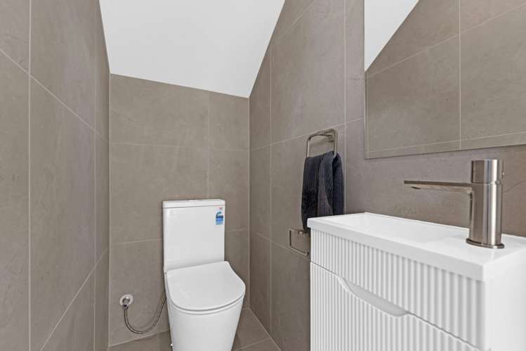 8A Gardiner Grove Mangere_12