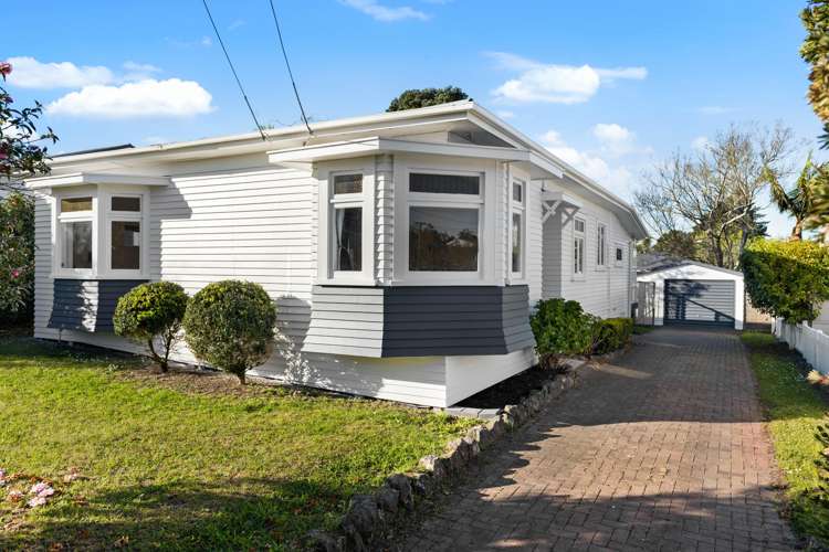 15 Chatham Avenue Mount Albert_40