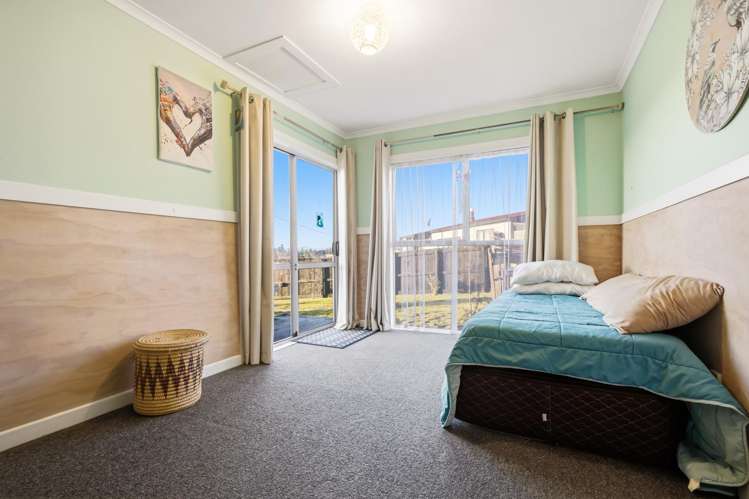 24 Hinemoa Avenue Taupo_13