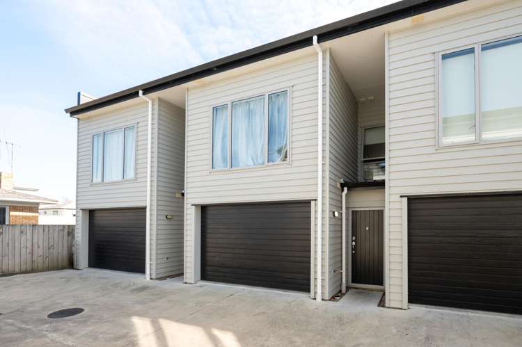 2/113 Knighton Road_0