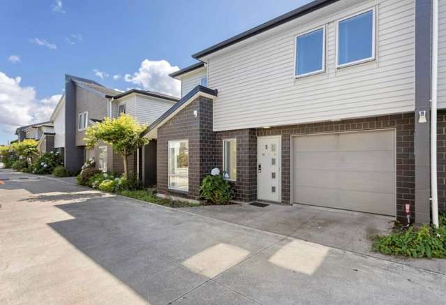 Beautiful 3 Bedroom Townhouse in Takanini