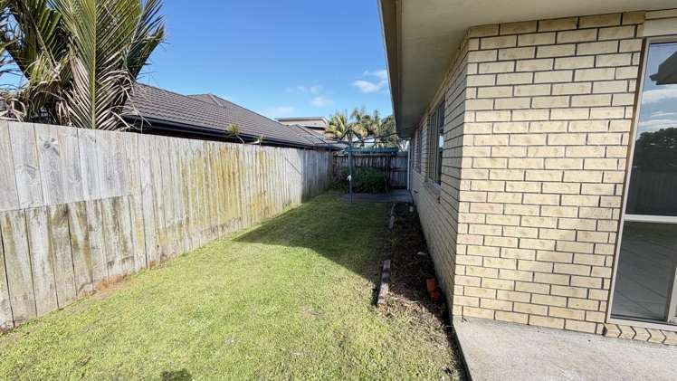 24 Stranraer Crescent Wattle Downs_17