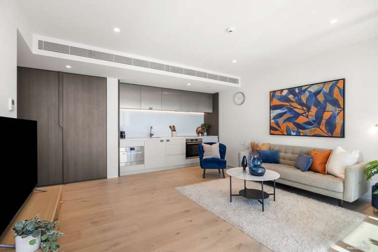 2202/10 Commerce Street City Centre_4