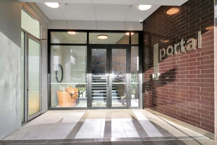 2c/42 Cable Street Te Aro_1