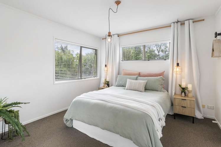 2/96 Beach Road Castor Bay_5