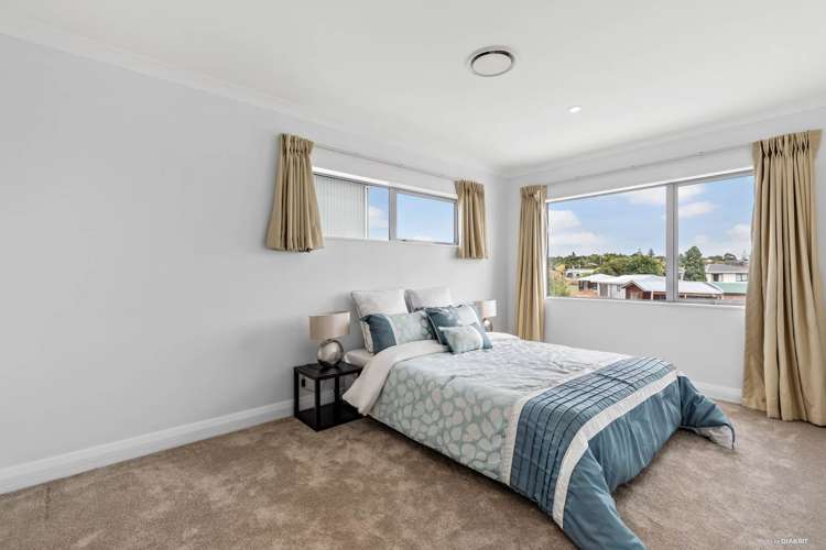 69 Bordeaux Parade Te Atatu South_11