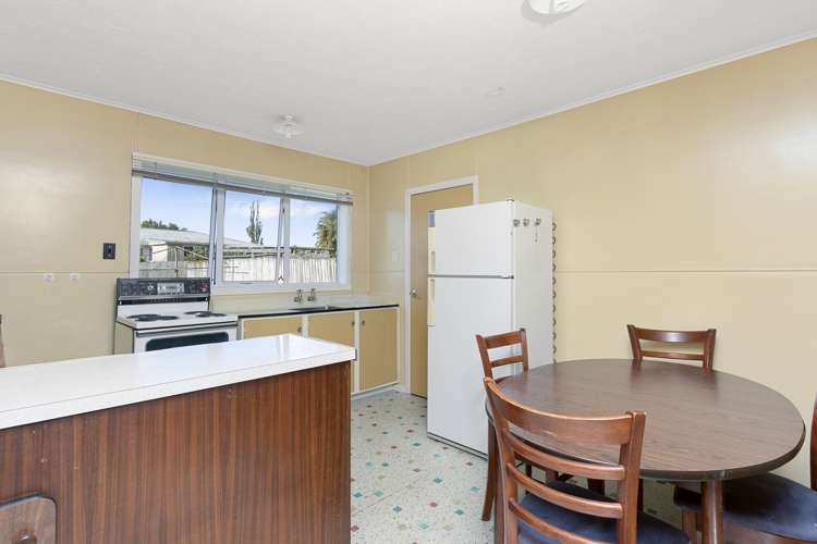 127 Flanshaw Road Te Atatu South_12