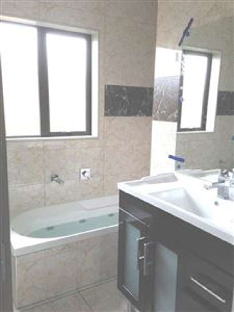 116a Royal Road Massey_5